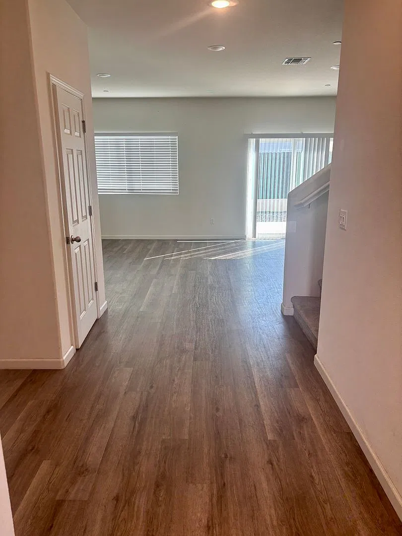Sprawling 4/3 Newer Build Roseville Beauty! See ad for viewings! — Photo 2