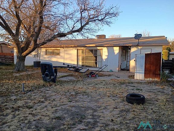 2nd image of 704 S Heights Dr