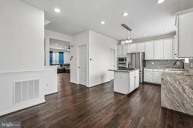 12960 Park Crescent Cir — Photo 11
