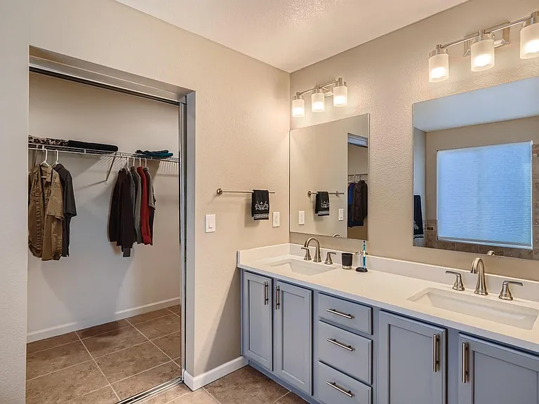 2106 Mountain Iris Dr — Photo 16