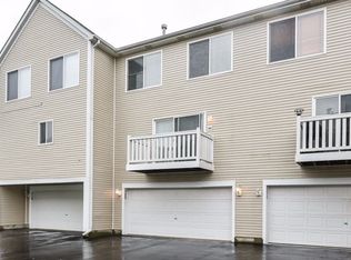 520 Silver Leaf Dr, Joliet, IL 60431