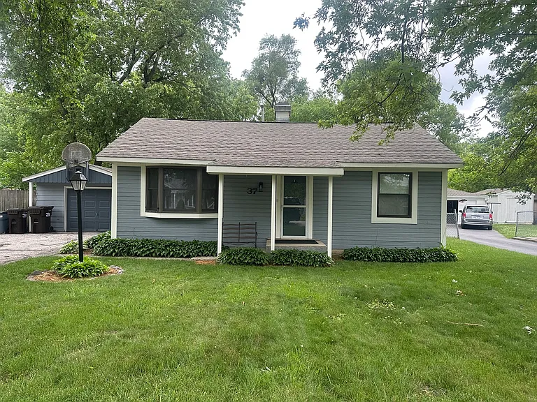 37 S Heather Dr — Photo 1