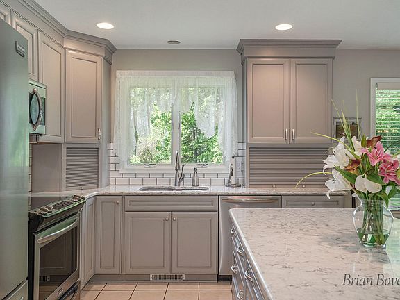 5th image of 7783 Oakmont Ct NE