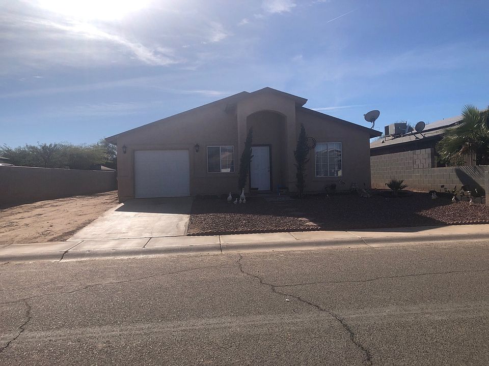 1st image of 195 E Genevive St
