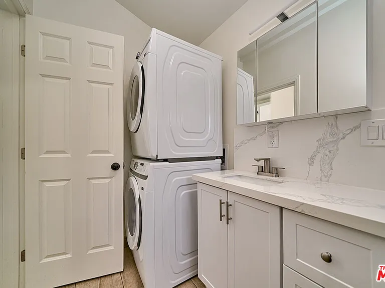 347 S Highland Ave — Photo 37