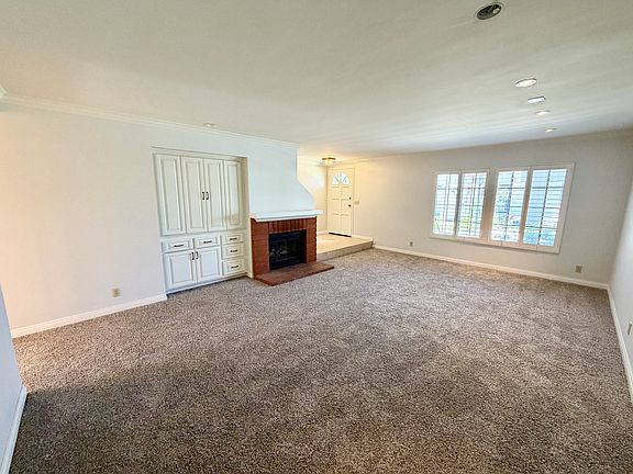5th image of 319 Spinnaker Way