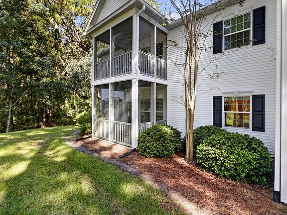 2nd image of 207 Golfview Ln