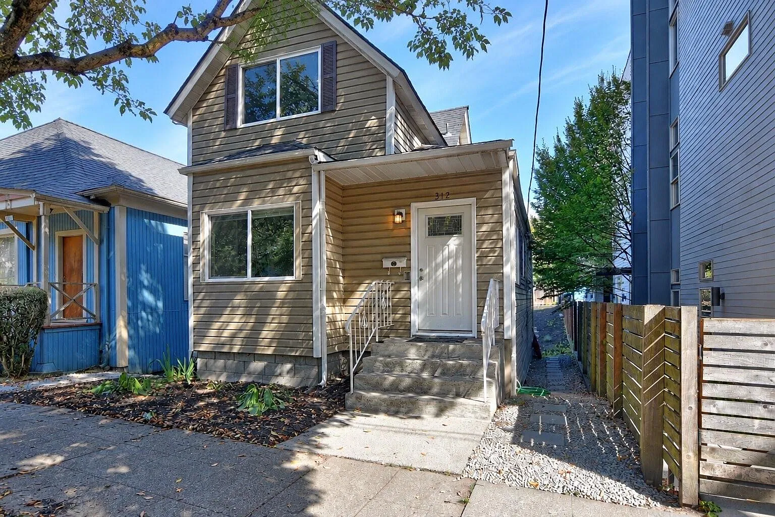 3 bed, 1400 sqft, $2,990 — Photo 1