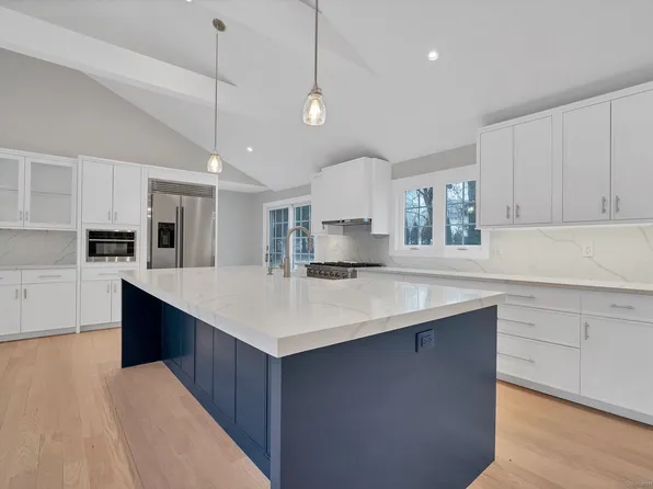 13 Fairfield Court, Ridgefield, CT 06877