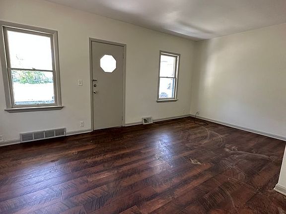 2nd image of 3412 Meyer Ave