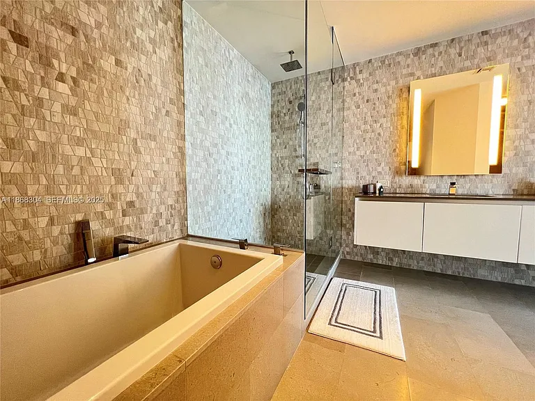 68 SE 6th St #1003 — Photo 10