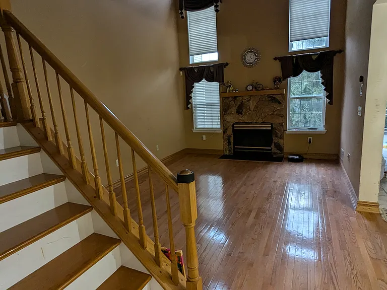12 Ardmore Pl — Photo 2