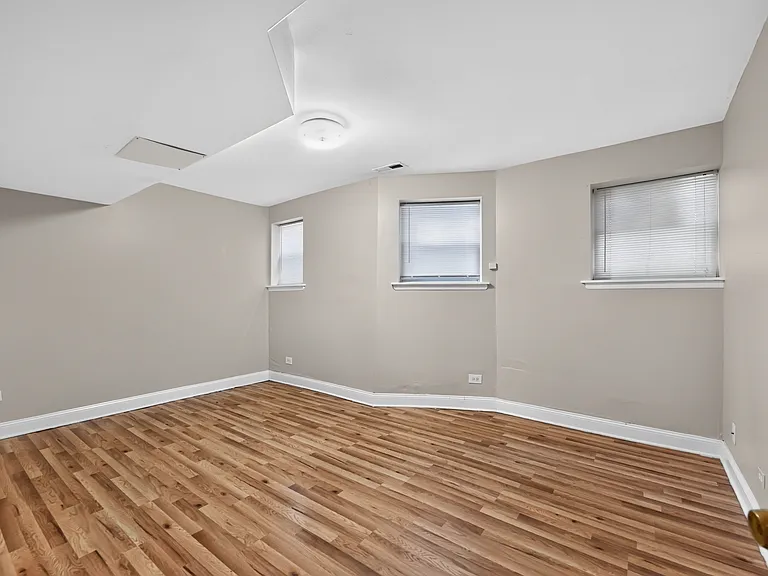 1516 W Farwell Ave — Photo 2