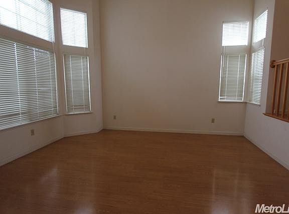 3rd image of 5821 Sternsburg Way