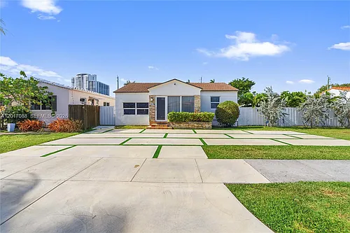1639 Van Buren St Photo 1