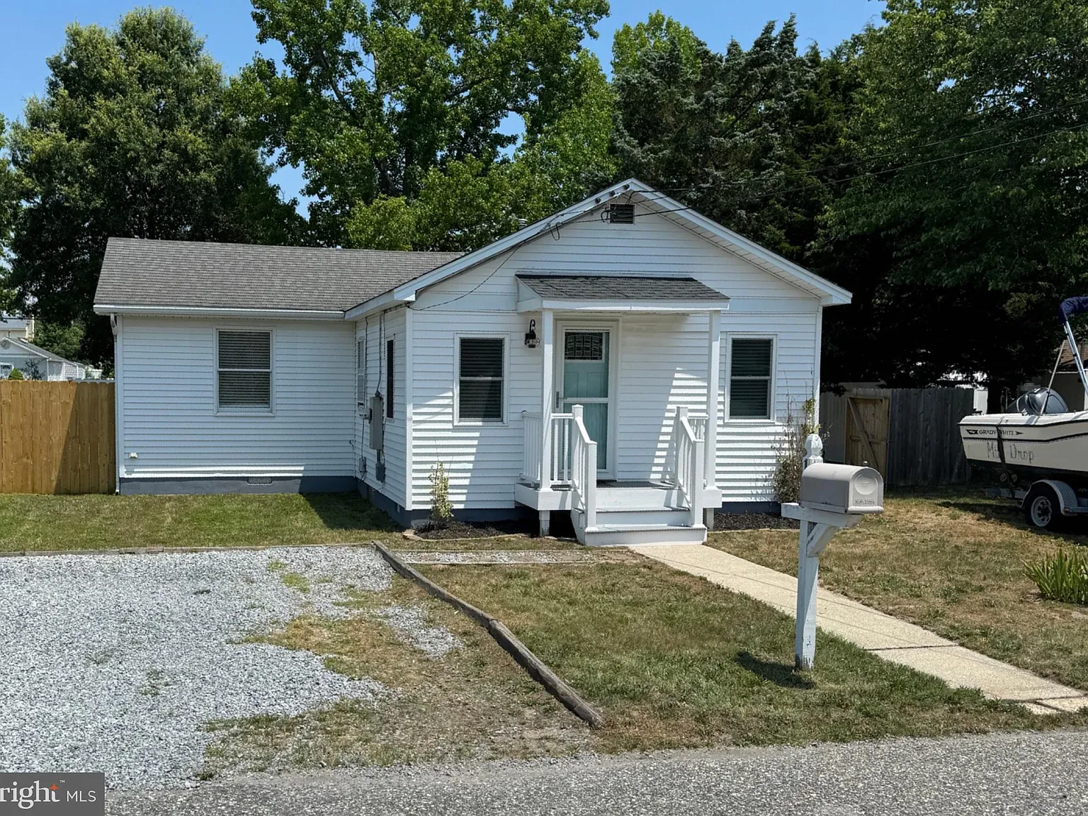 3 bed, 1.5 bath, 696 sqft, $2,500 — Photo 1