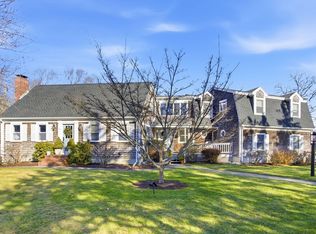 15 Bay View Ave, Mattapoisett, MA 02739