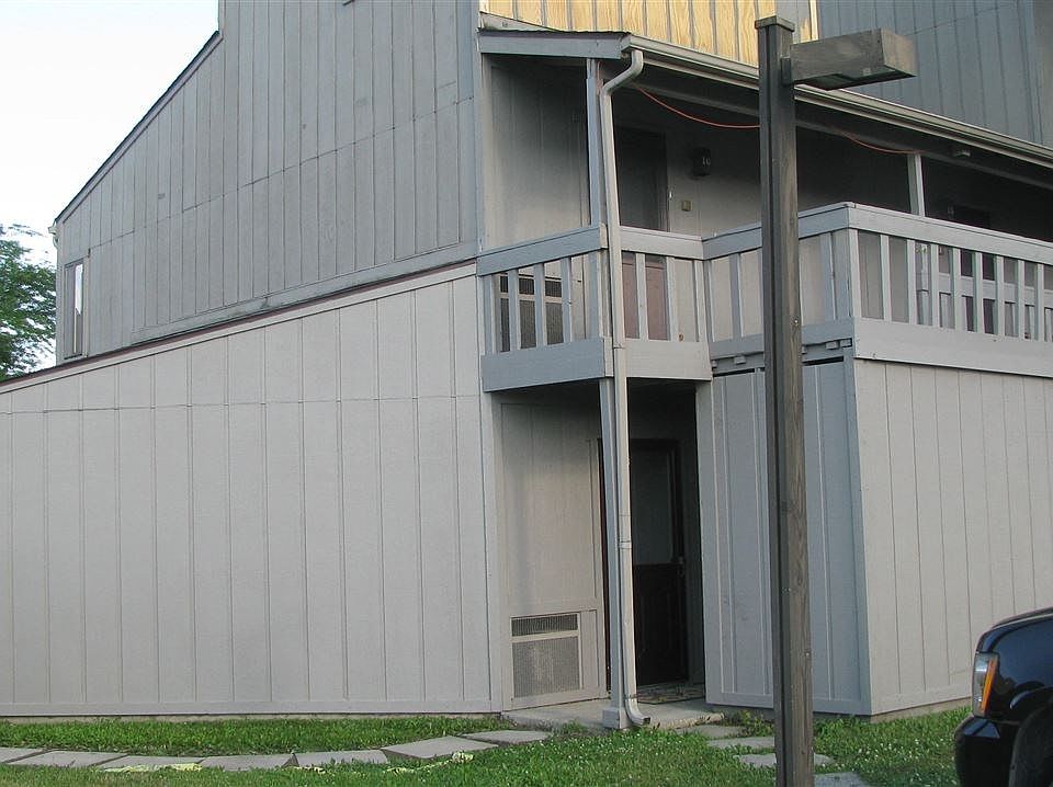 1st image of 2424 Tennis Ct APT B8