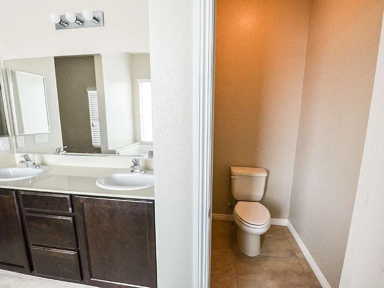 9422 Sand Tiger Ave — Photo 19