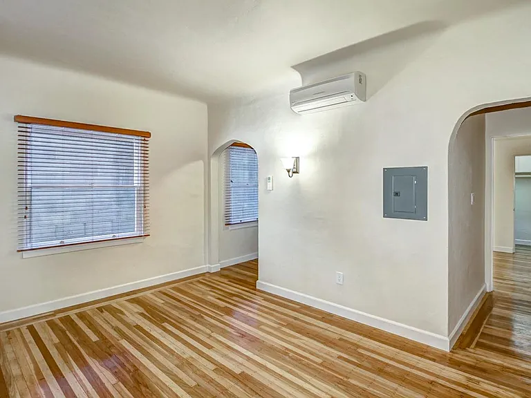 2124 P St #4 — Photo 11