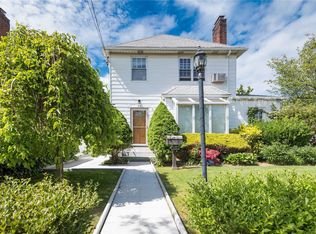 19 Baker Hill Rd, Great Neck, NY 11023