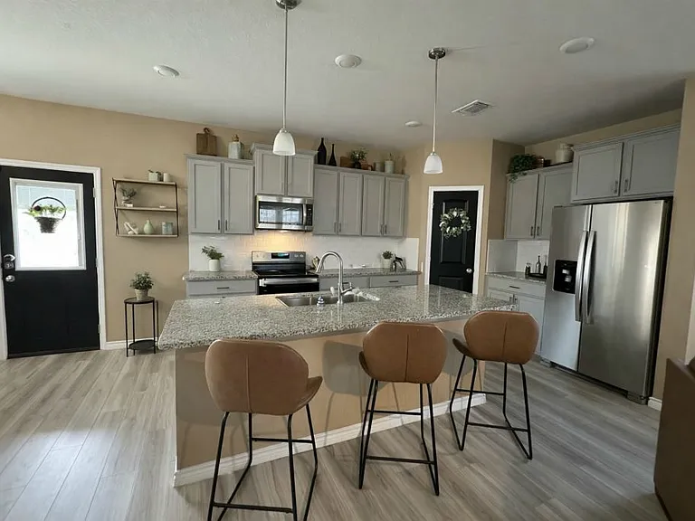 3909 Lorenzen Ct — Photo 5