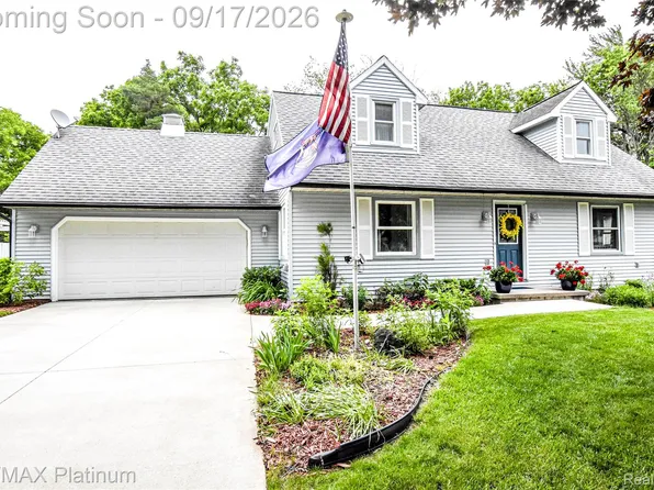 1820 Schoolcraft St, Holt, MI 48842