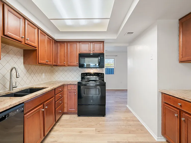 30 Carolina Ct — Photo 9
