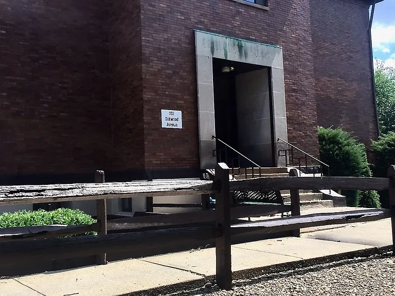 230 Oakwood Ave — Photo 1