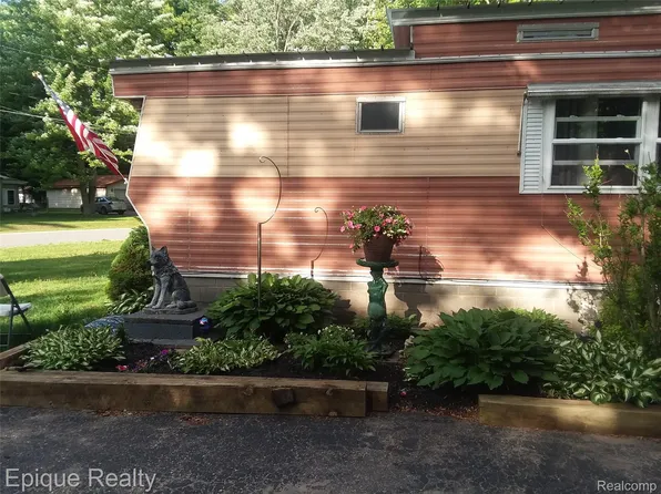 102 Ridgeview Dr, Prudenville, MI 48651