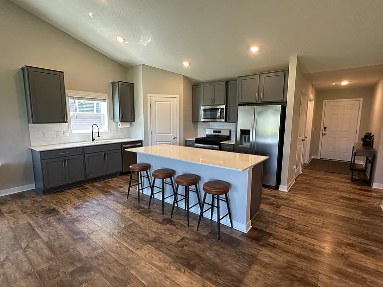 566 Greywood Blvd SW — Photo 3