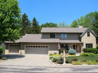 719 McMillen St, Fort Atkinson, WI 53538