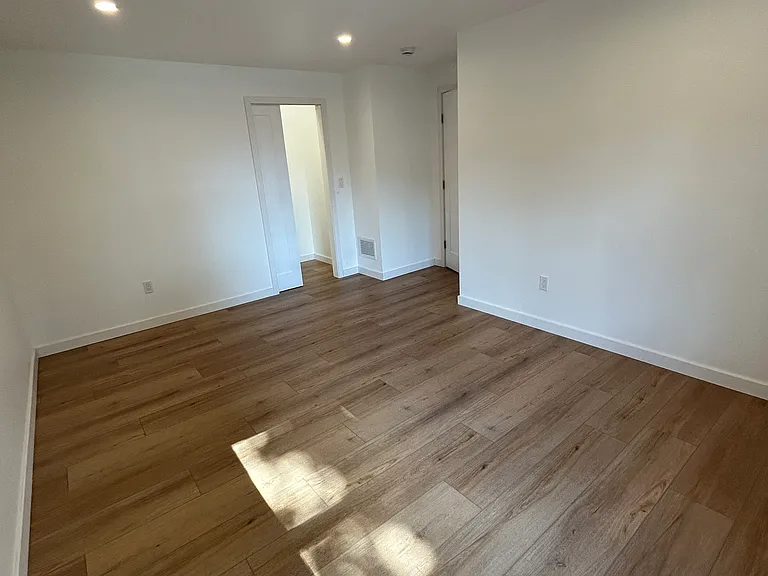 121 Sycamore St — Photo 9