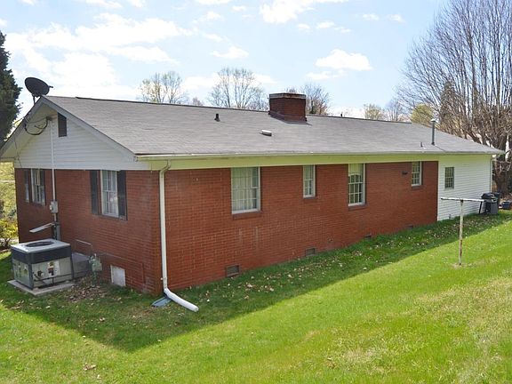 4th image of 121 Westwood Dr