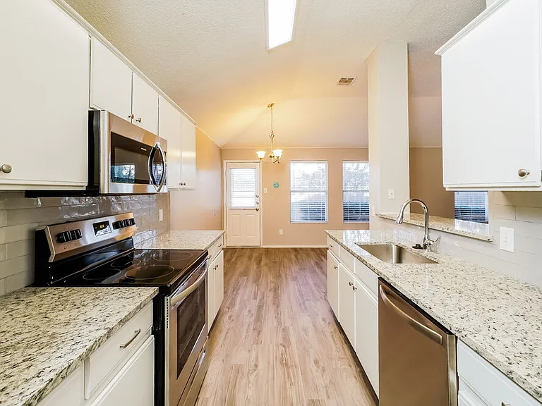 706 Langford Dr — Photo 9