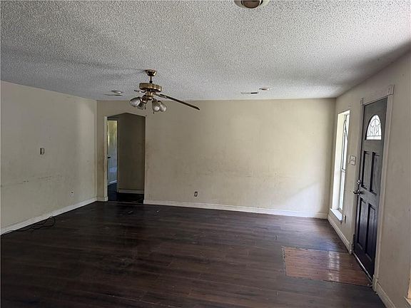 4th image of 758 N Magnolia St