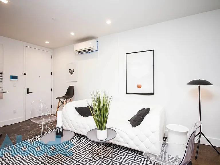 980 Halsey St #7R — Photo 7