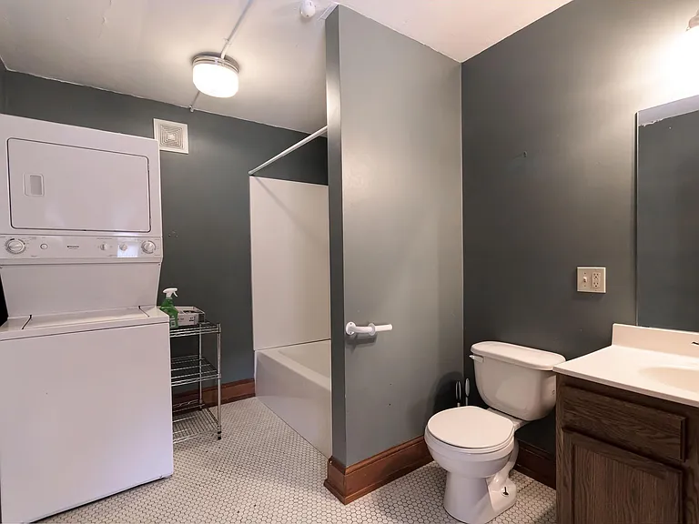 214 Wall St — Photo 15