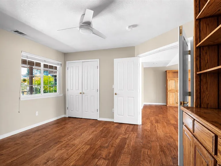 688 Willow Rd — Photo 24