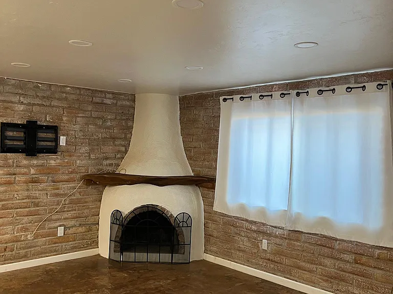 1152 E Winnie Pl — Photo 8