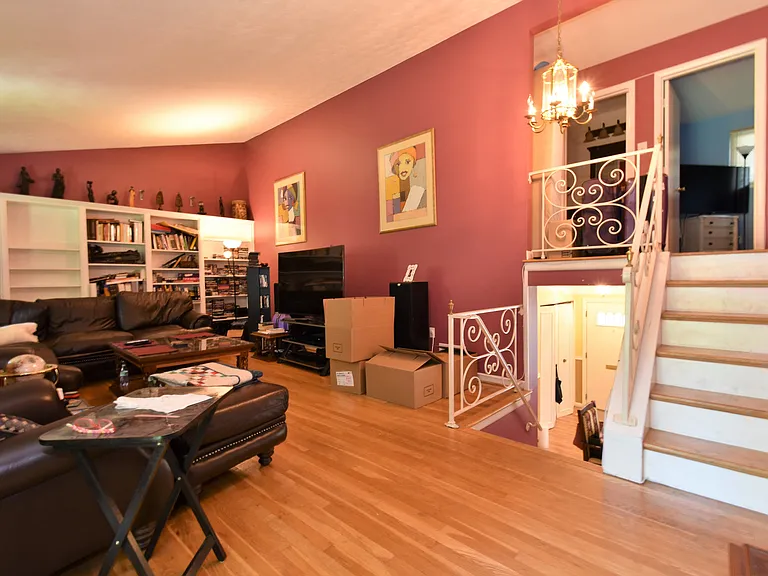 305 Hillsboro Dr — Photo 8