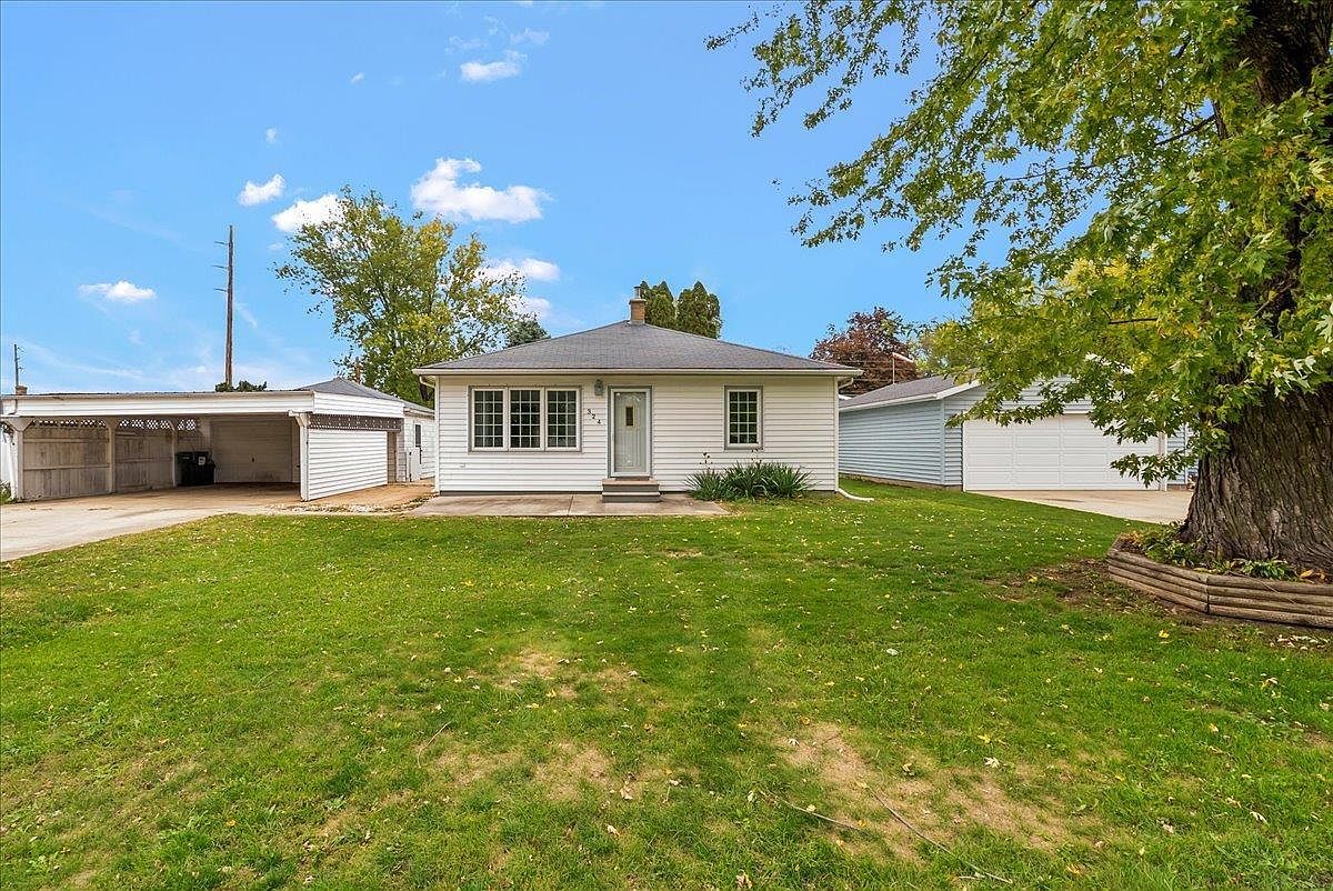 324 Elk Run St, Elk Run Heights, IA 50707 Zillow