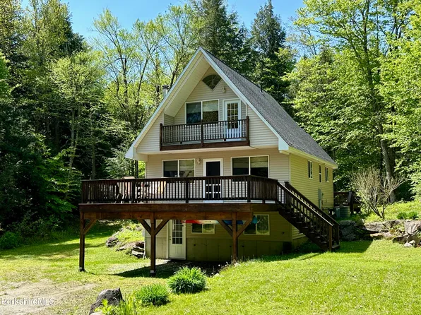 112 Trail Cir, Becket, MA 01223