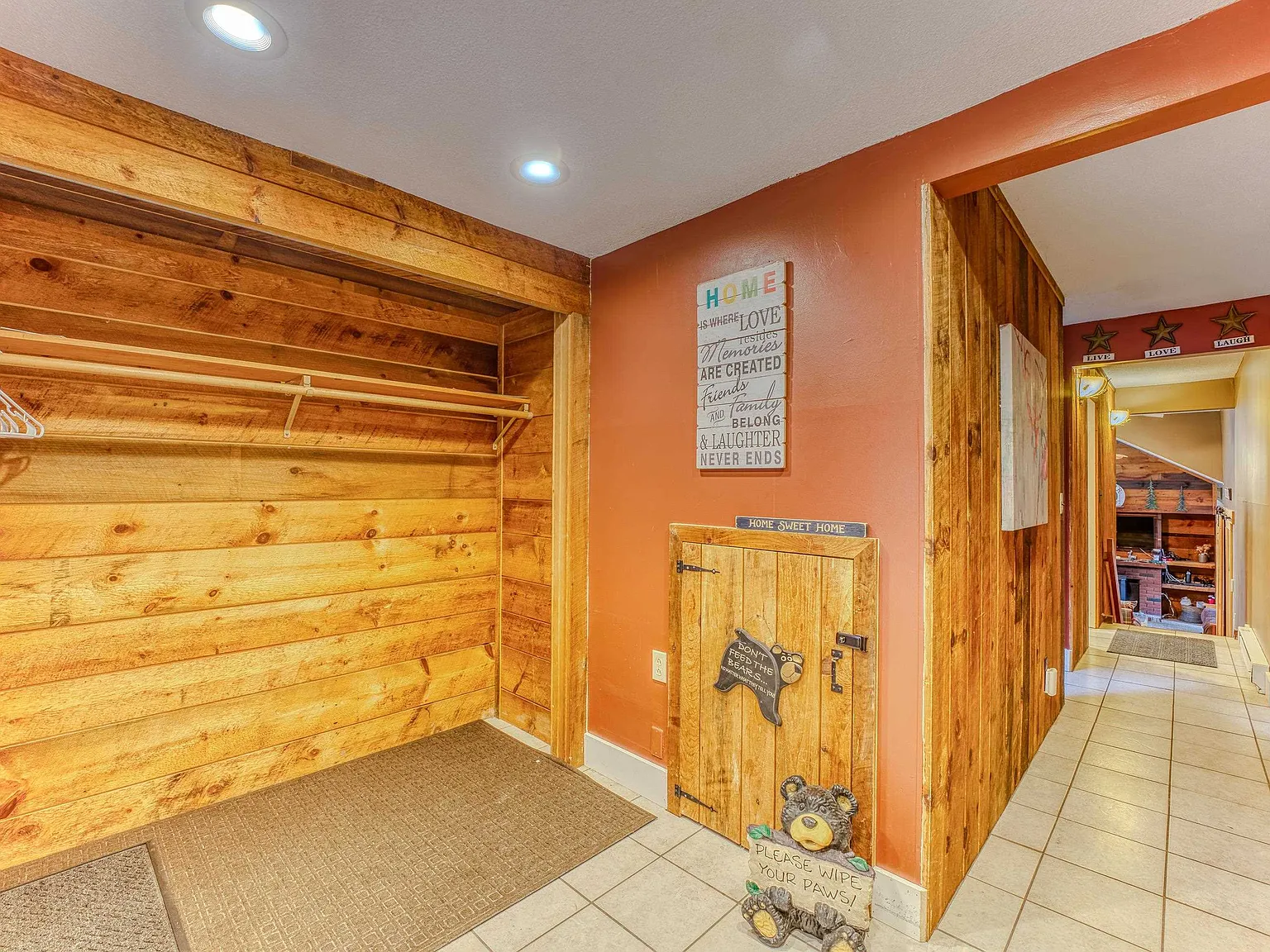2 bed, 1.5 bath, 1323 sqft, $2,000 — Photo 4