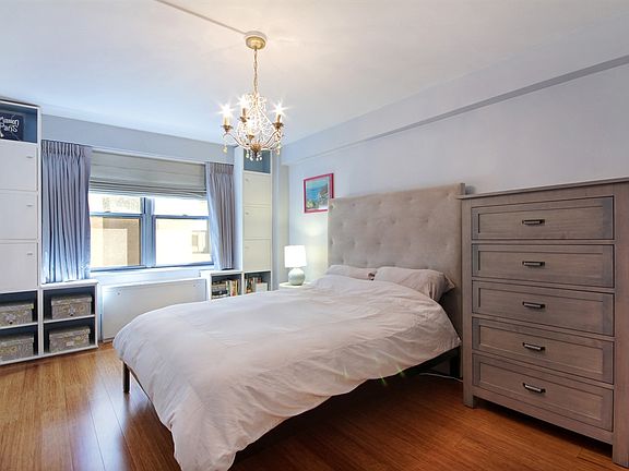 5th image of 10 W 15th St APT 611