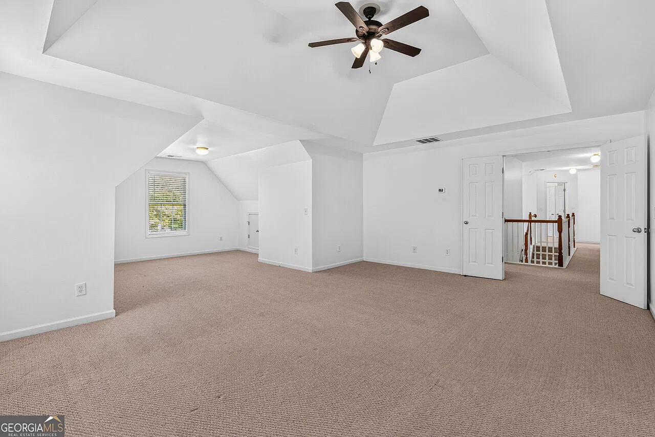 4 bed, 4.0 bath, 3304 sqft, $2,750 — Photo 2