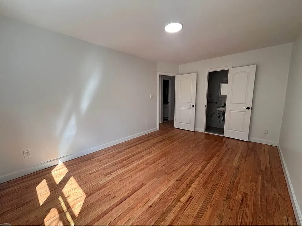 3 bed, 1300 sqft, $3,300 — Photo 1