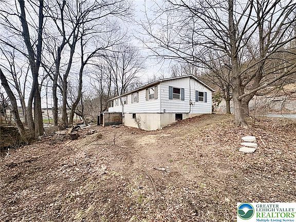 3rd image of 211 Fireline Rd