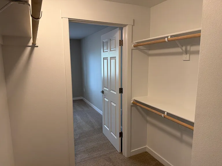 Eagle Crest Apartments — Photo 15