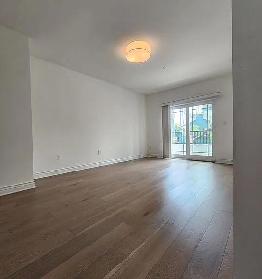 147 S Doheny Dr — Photo 26